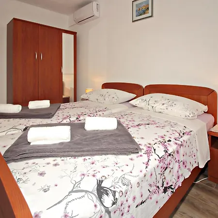 Milenka - Four Bedroom With Terrace Cilipi