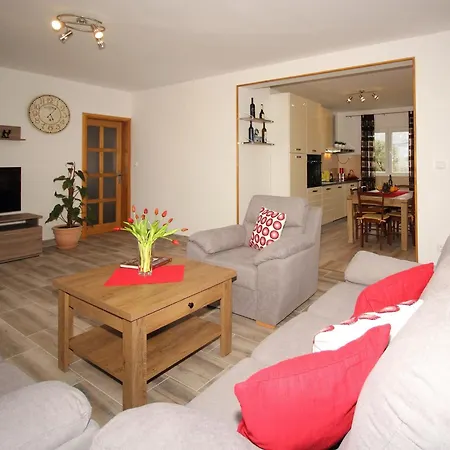 Milenka - Four Bedroom With Terrace Cilipi