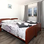 Apartman Milenka - Four Bedroom With Terrace *