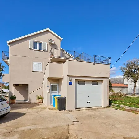 Milenka - Four Bedroom With Terrace * Cilipi