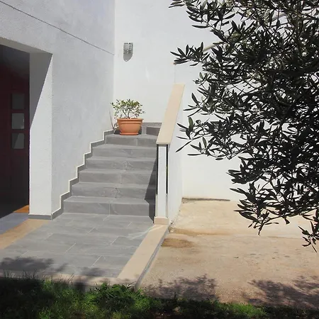 Milenka - Four Bedroom With Terrace شقة