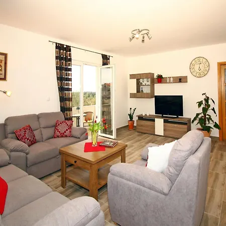 Milenka - Four Bedroom With Terrace