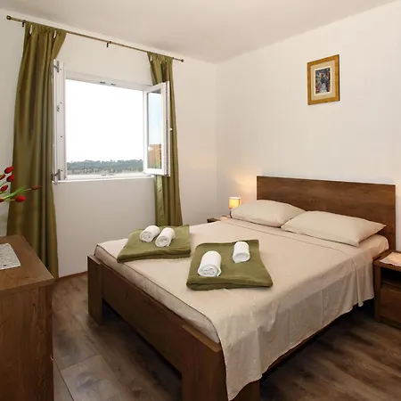 Milenka - Four Bedroom With Terrace *