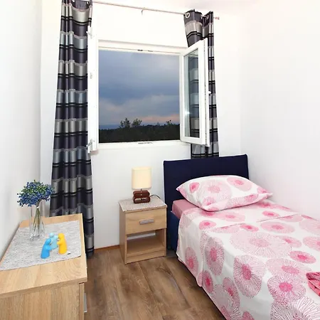 Milenka - Four Bedroom With Terrace